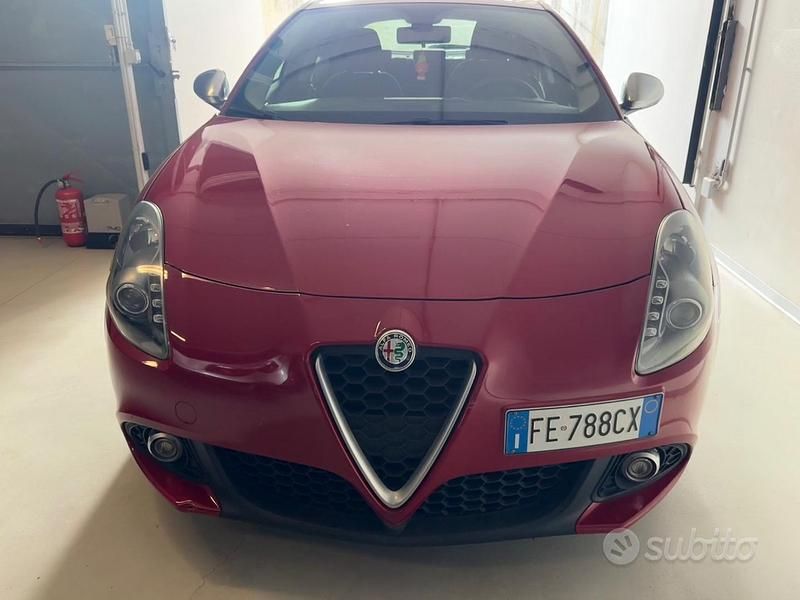 Usata Alfa Romeo Giulietta Super 120 CV (88 kW) 2016 Rosso Utilitaria