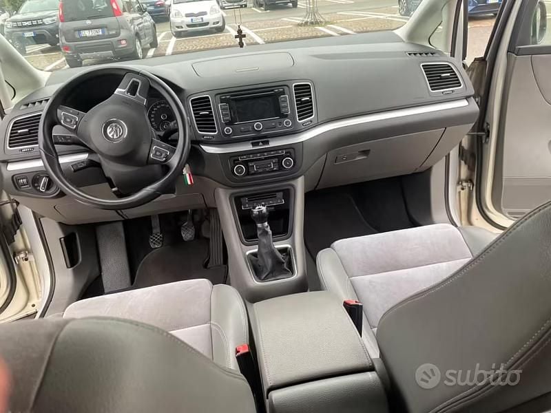 Usata VW Sharan 140 CV (102 kW) 2011 Grigio Monovolume