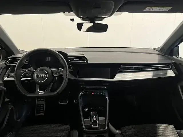 Usata Audi A3 S-Line 150 CV (110 kW) 2025 Verde distretto metallizzato Berlina