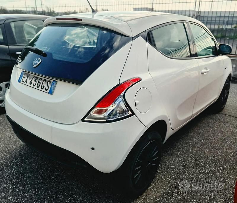 Usata Lancia Ypsilon Gold 86 CV (63 kW) 2014 Bianco Utilitaria