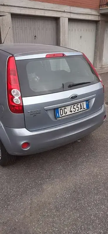 Usata Ford Fiesta Ambiente 75 CV (55 kW) 2007 Blu/azzurro Utilitaria