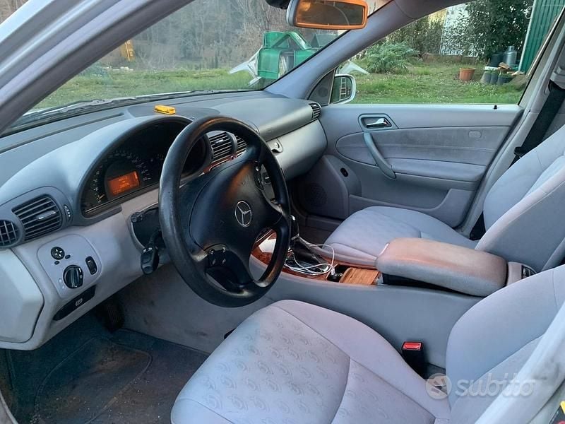 Usata Mercedes C220 Classic 143 CV (105 kW) 2002 Berlina