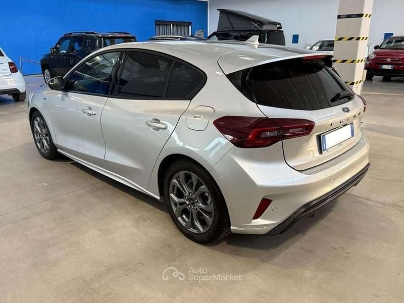 Usata Ford Focus ST-Line 116 CV (85 kW) 2024 Argento metallizzato Berlina