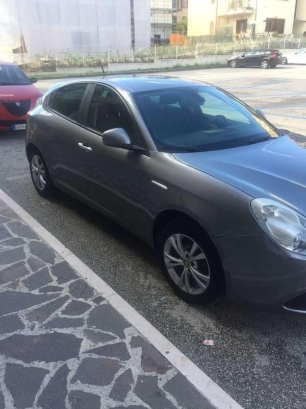 Usata Alfa Romeo Giulietta Distinctive 120 CV (88 kW) 2014 Utilitaria