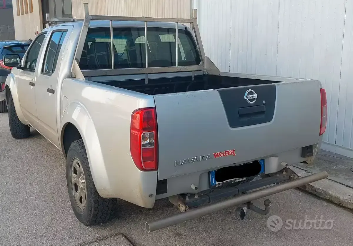 Usata Nissan Navara 144 CV (105 kW) 2014 Grigio Pick-up