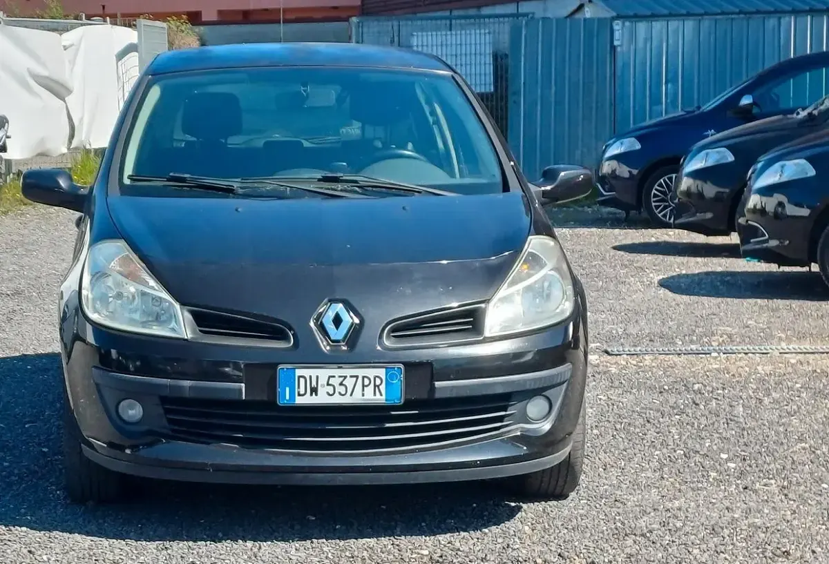 Usata Renault Clio II Dynamique 75 CV (55 kW) 2009 Nero Berlina