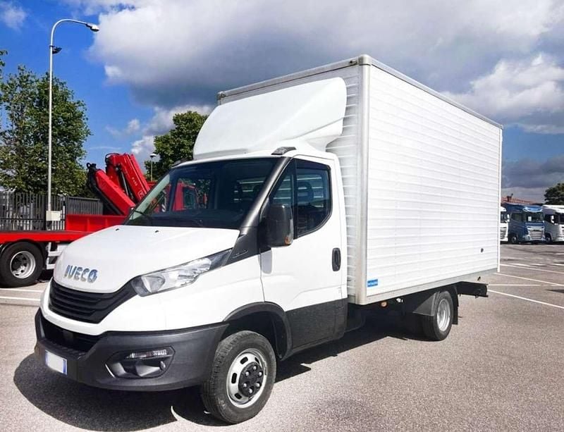 Usata Iveco Daily 136 CV (100 kW) 2024 Bianco Furgone