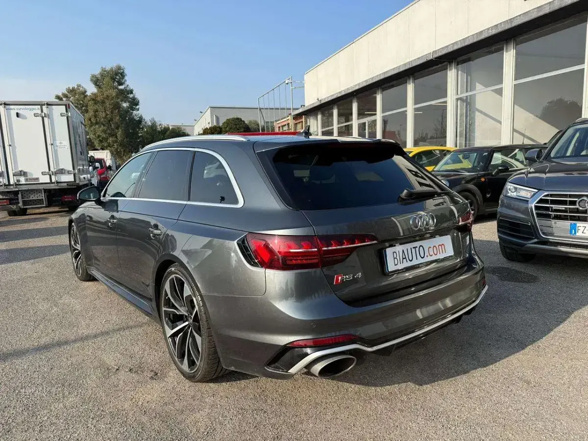 Usata Audi RS4 450 CV (330 kW) 2022 Grigio scuro Station wagon