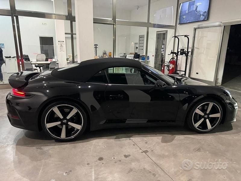 Usata Porsche 992 394 CV (289 kW) 2024 Nero Cabrio