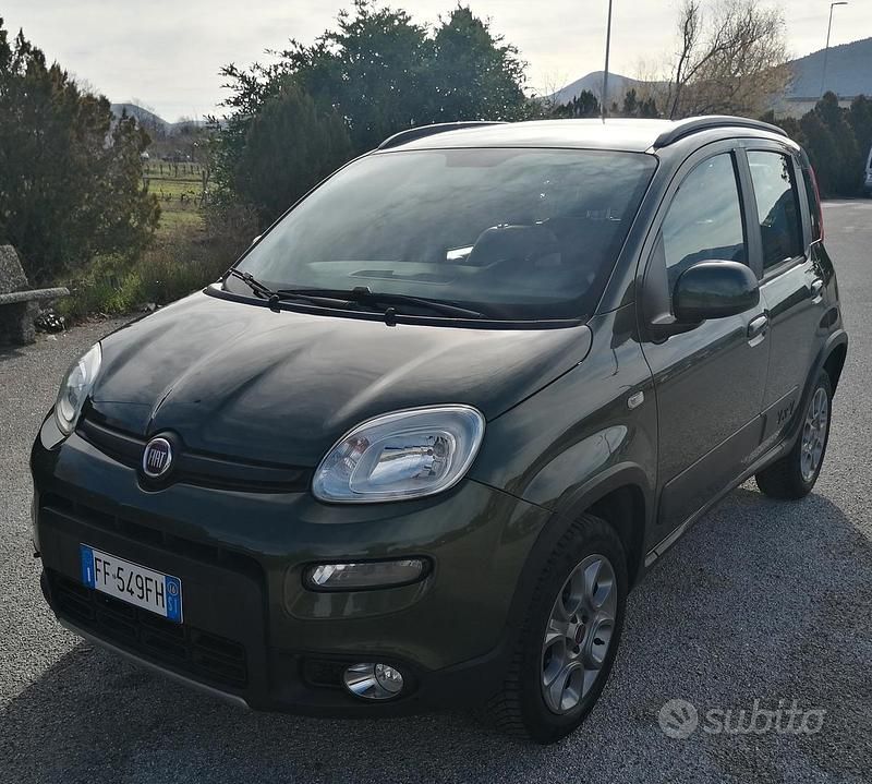 Verde Usata 2016 Fiat Panda 4x4 Trekking Due volumi | 10.999 € - Immagine 1/4