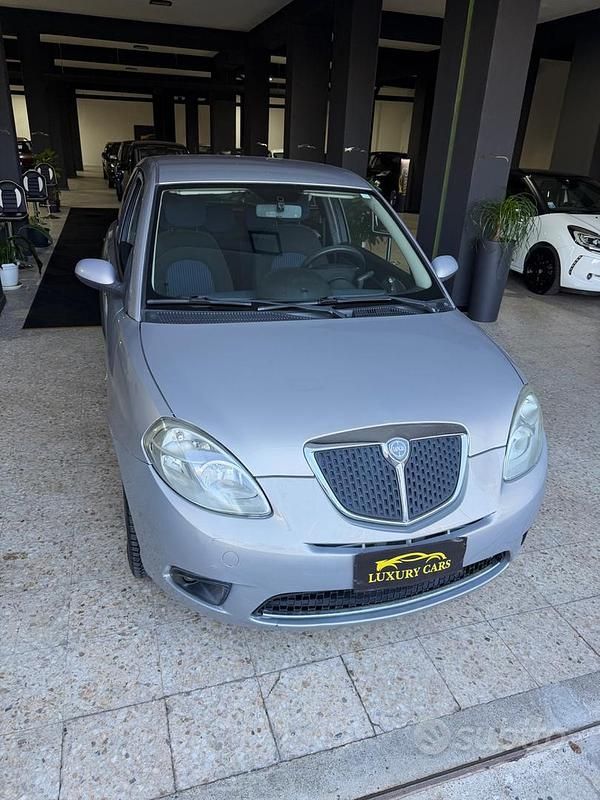 Usata Lancia Ypsilon 75 CV (55 kW) 2008 Marrone Utilitaria