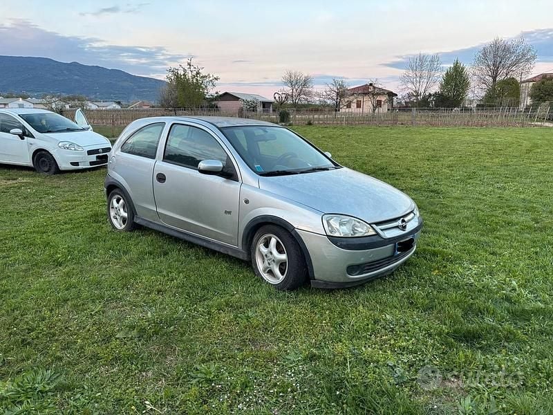 Usata Opel Corsa 101 CV (74 kW) 2003 Grigio Utilitaria
