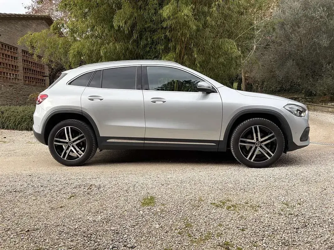Usado Mercedes GLA200 Business 163 CV (119 kW) 2022 Gris SUV