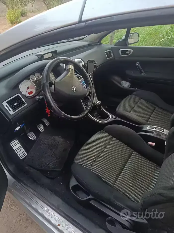 Usata Peugeot 307 CC 109 CV (80 kW) 2004 Grigio Cabrio