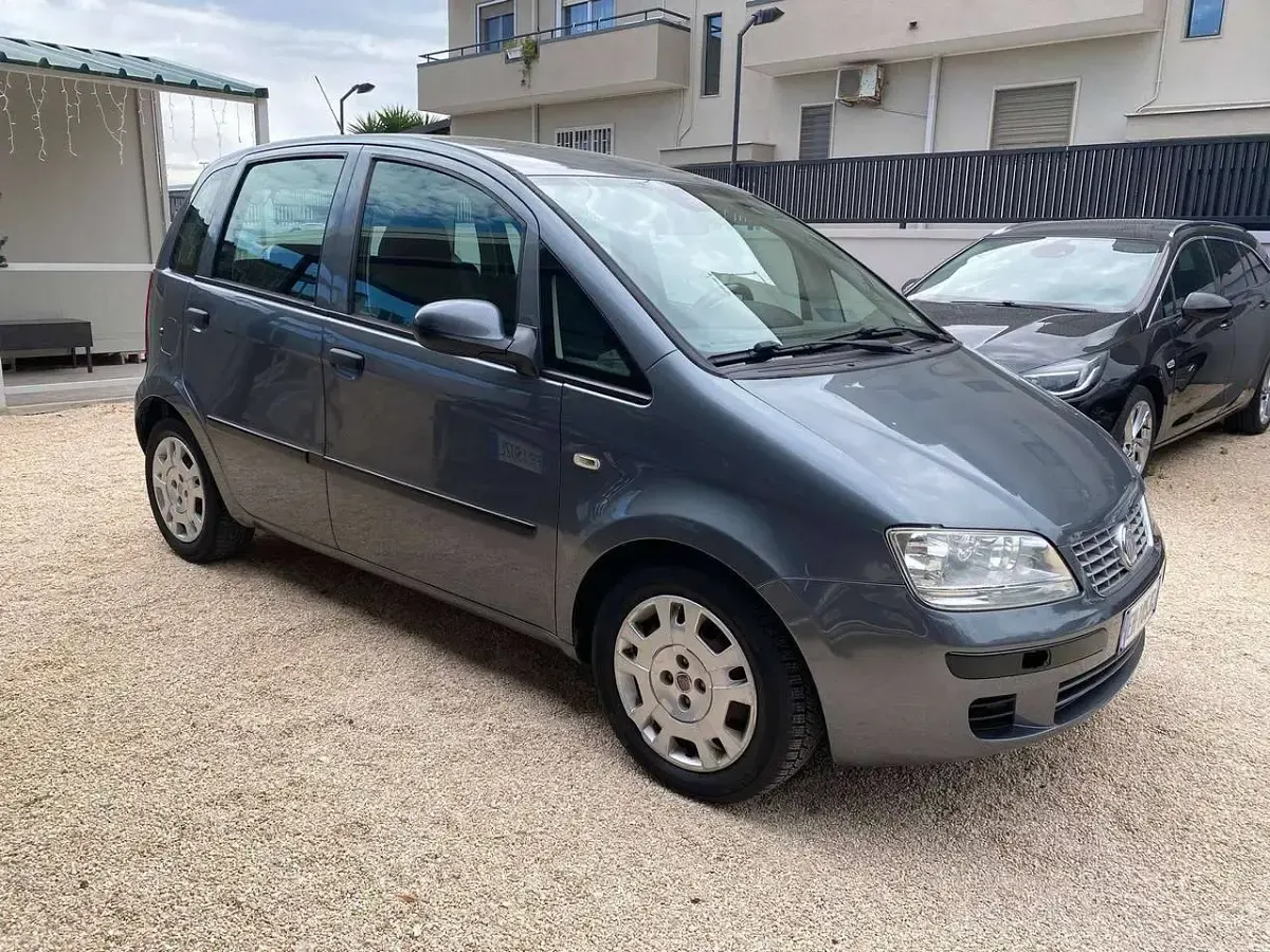 Usata Fiat Idea Emotion 95 CV (69 kW) 2011 Grigio Monovolume