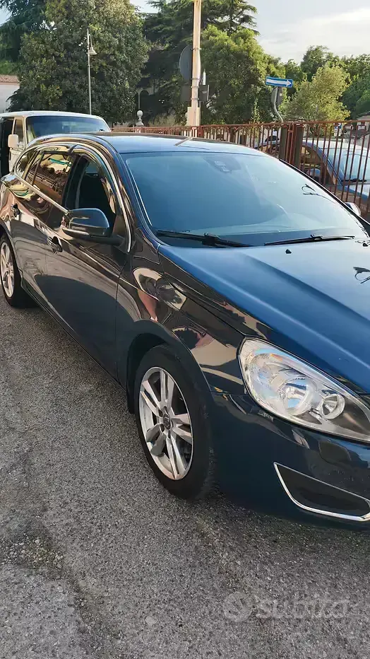 Usata Volvo V60 136 CV (100 kW) 2012 Blu Station wagon