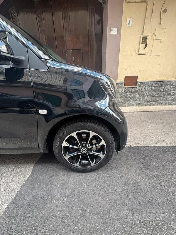 Usata Smart ForFour 71 CV (52 kW) 2015 Nero Utilitaria