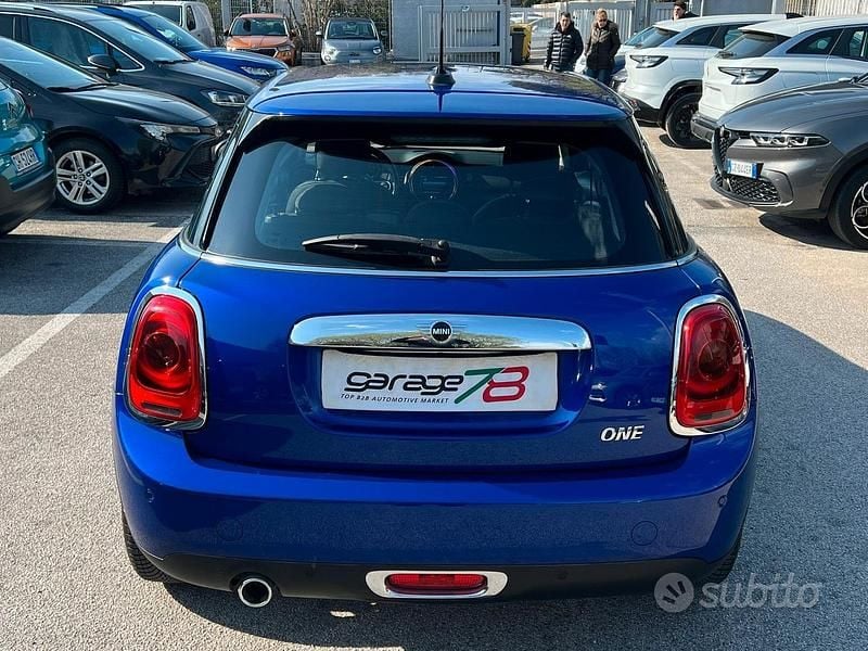Usata Mini Cooper 102 CV (75 kW) 2020 Blu Utilitaria