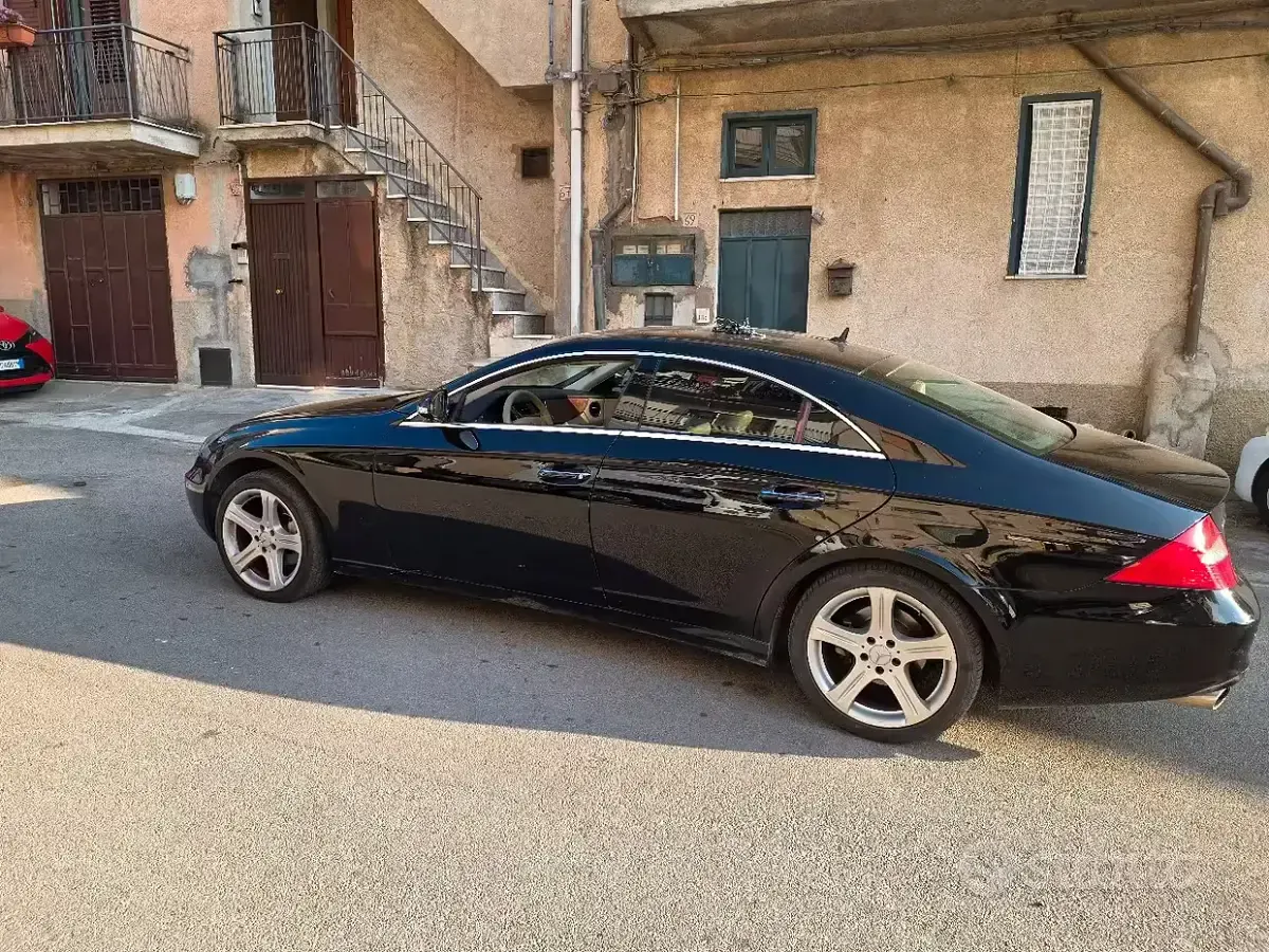 Usata Mercedes CLS320 224 CV (164 kW) 2006 Nero Coupé