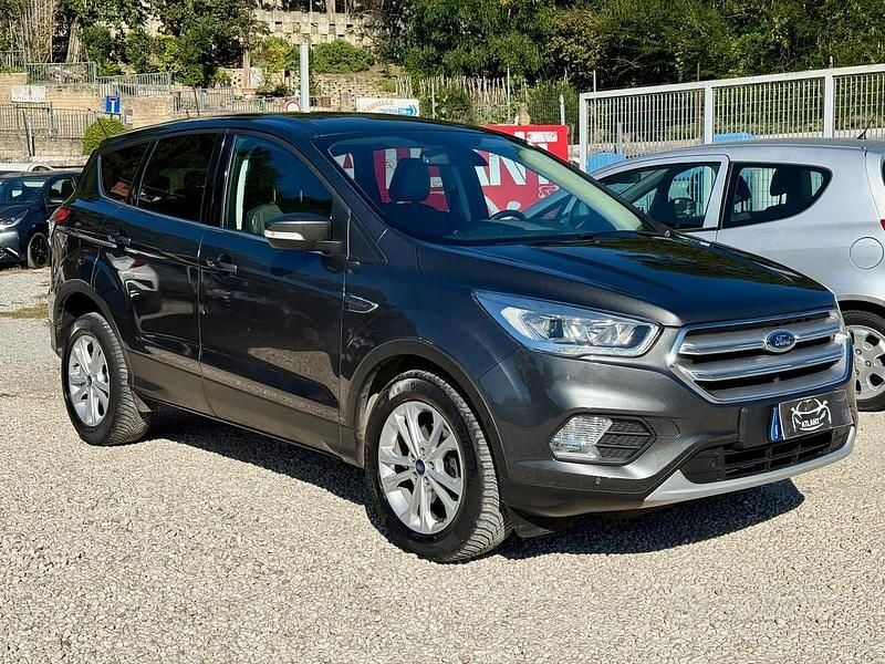 Grigio Usata 2019 Ford Kuga S SUV | 13.300 € (Super prezzo) - Immagine 1/4