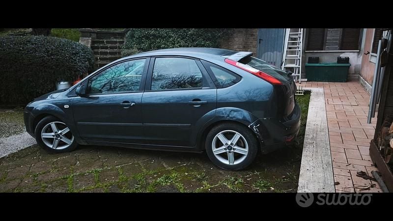 Blu Usata 2006 Ford Focus Berlina | 800 € (Super prezzo) - Immagine 1/4
