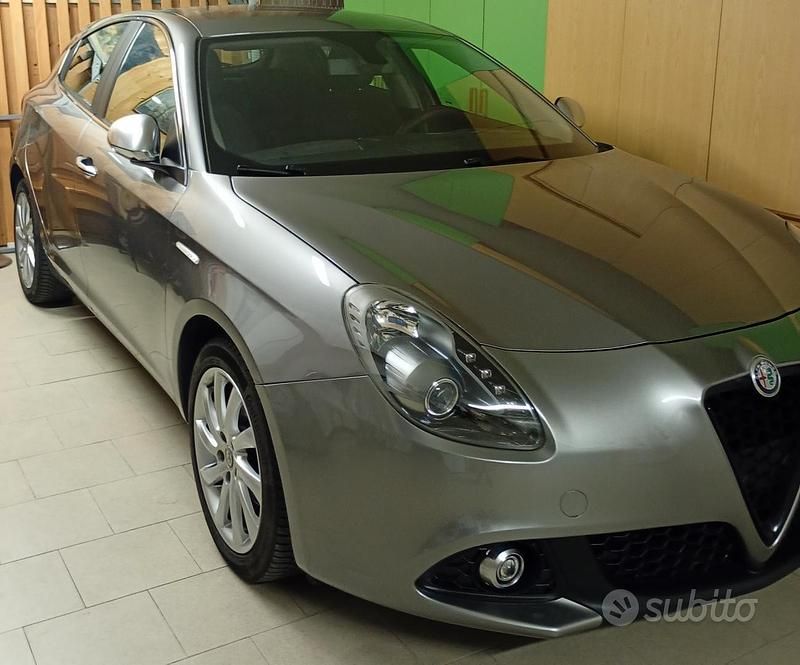 Usata Alfa Romeo Giulietta Distinctive 120 CV (88 kW) 2016 Grigio Utilitaria