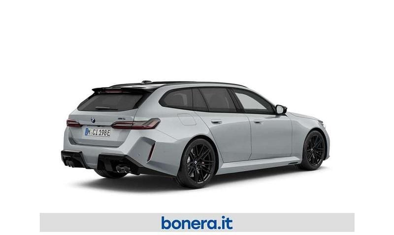 Nuova BMW M5 Comfort Edition 727 CV (534 kW) 2026 Brooklyn grey metallic Station wagon