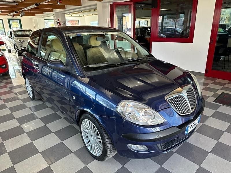 Usata Lancia Ypsilon 69 CV (50 kW) 2005 Blu Utilitaria