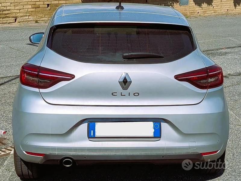 Usata Renault Clio V 101 CV (74 kW) 2022 Grigio Berlina