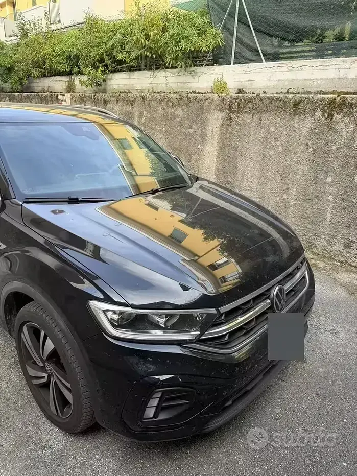 Usata VW T-Roc R-line 116 CV (85 kW) 2024 Nero SUV