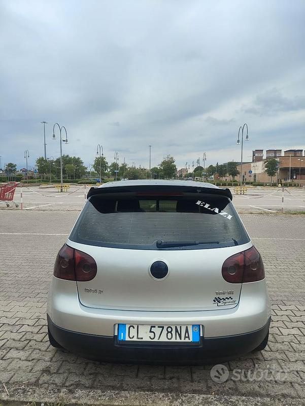 Usata VW Golf V 115 CV (84 kW) 2004 Grigio Utilitaria