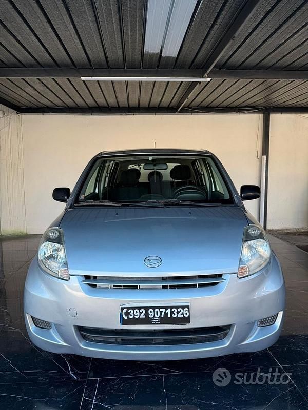 Grigio Usata 2008 Daihatsu Sirion HIRO Due volumi | 2499 € (Buon prezzo) - Immagine 1/4