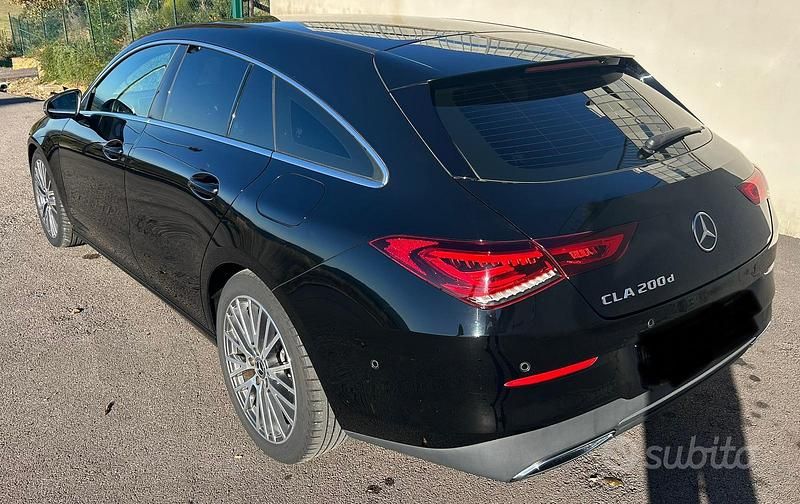 Usata Mercedes CLA200 Shooting Brake Executive 150 CV (110 kW) 2020 Nero Station wagon