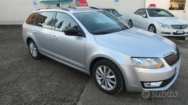 Usata Skoda Octavia G-TEC Executive 110 CV (80 kW) 2016 Argento Station wagon