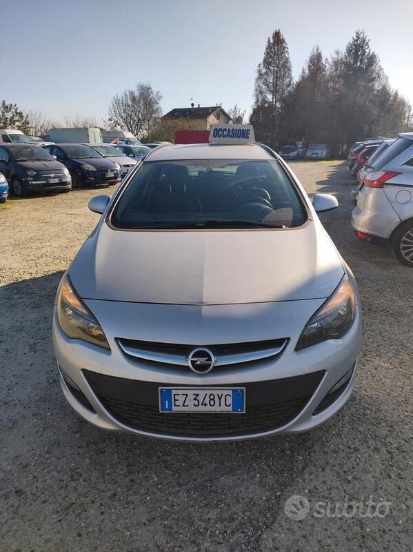 Grigio Usata 2015 Opel Astra S Tre volumi | 6500 € (Buon prezzo) - Immagine 1/4