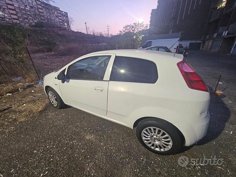 Occasion Fiat Grande Punto 75 ch (55 kW) 2011 Blanc Citadine