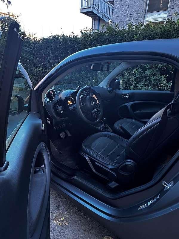 Usata Smart ForTwo Coupé Prime 41 kW (56 CV) 2023 Grigio Utilitaria