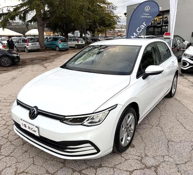 Usata VW Golf VIII Life 130 CV (95 kW) 2022 Bianco Berlina