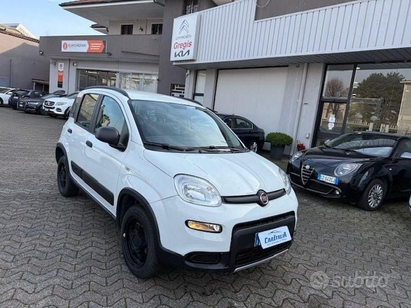 Usata Fiat Panda 4x4 S 84 CV (61 kW) 2019 Bianco Utilitaria