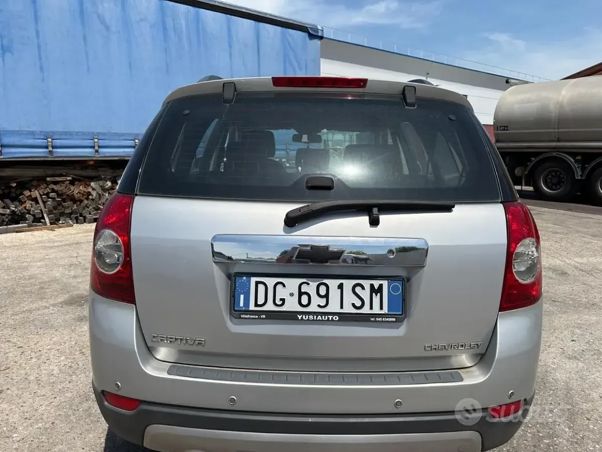 Usata Chevrolet Captiva Sport 150 CV (110 kW) 2007 Grigio SUV