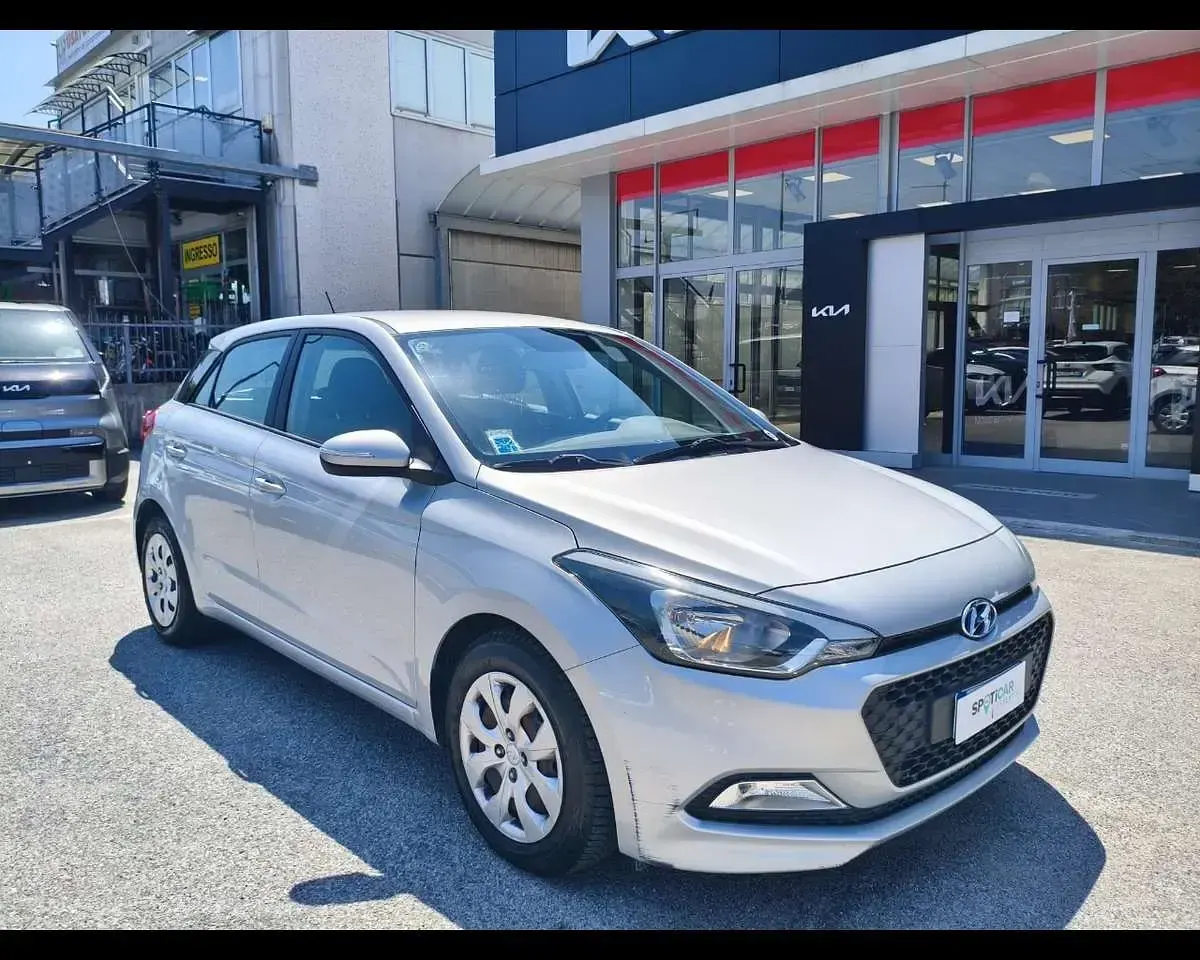Usata Hyundai i20 Classic 75 CV (55 kW) 2018 Argento Berlina
