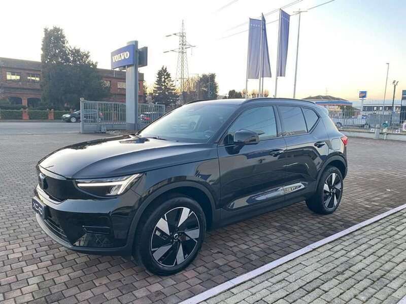 Onyx black Nuova 2025 Volvo EX40 Plus SUV | 50.900 € - Immagine 1/4