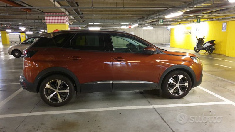 Marrone Usata 2017 Peugeot 3008 Allure SUV | 16.500 € (Buon prezzo) - Immagine 1/4
