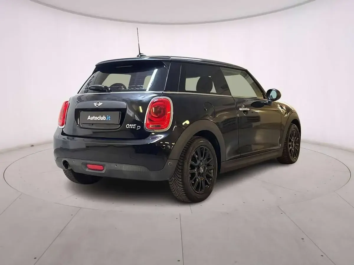 Usata Mini One D Business 95 CV (69 kW) 2017 Midnight black Utilitaria