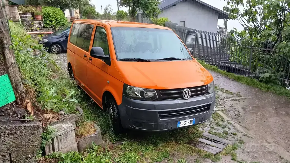 Usata VW Caravelle 102 CV (75 kW) 2010 Furgone