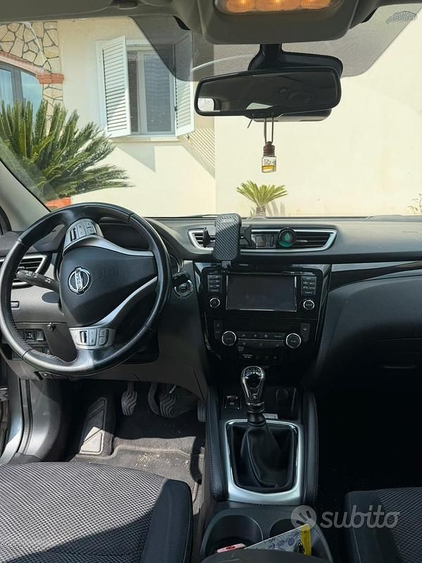 Usata Nissan Qashqai N-Connecta 131 CV (96 kW) 2017 Grigio SUV