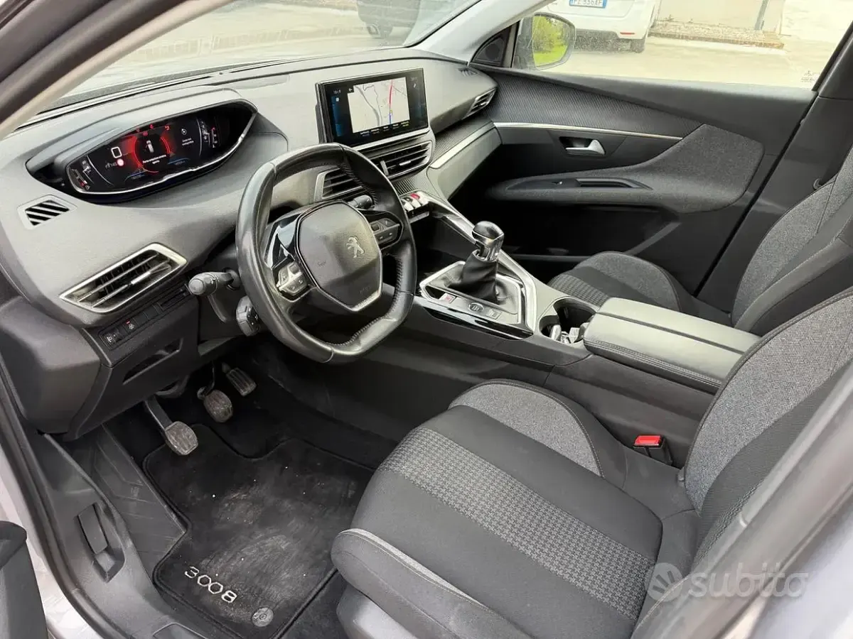 Usata Peugeot 3008 Active 131 CV (96 kW) 2022 Grigio SUV