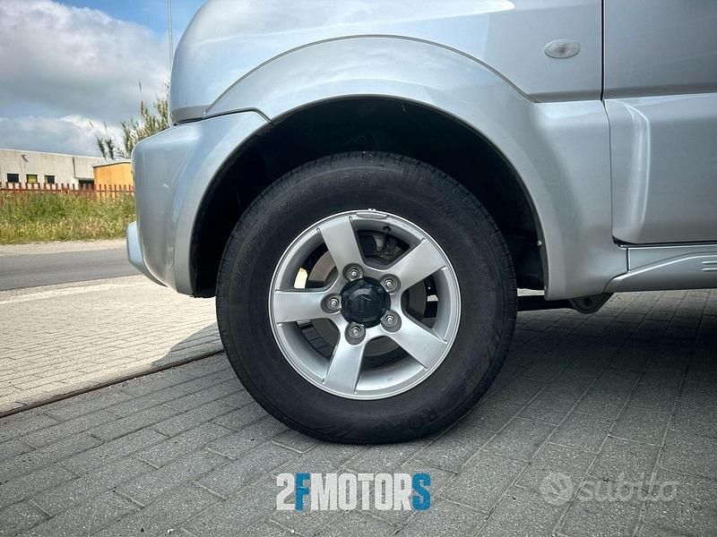 Usata Suzuki Jimny 86 CV (63 kW) 2014 Grigio SUV
