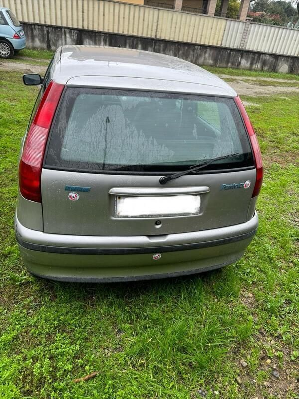 Usata Fiat Punto 80 CV (58 kW) 2000 Argento Utilitaria