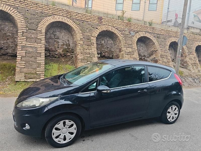 Usata Ford Fiesta 68 CV (50 kW) 2009 Nero Utilitaria
